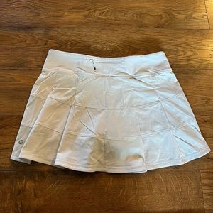 Lululemon white Skort. Size 8 short.